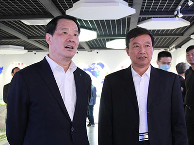 中建材總裁、中國工程院院士彭壽一行蒞臨鵬飛集團考察